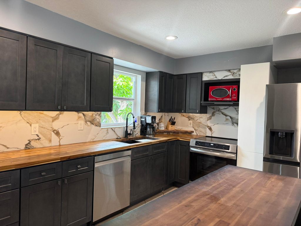 Photo of 1741 SE Jackson Street, Stuart, FL 34997 (MLS # B26017960)