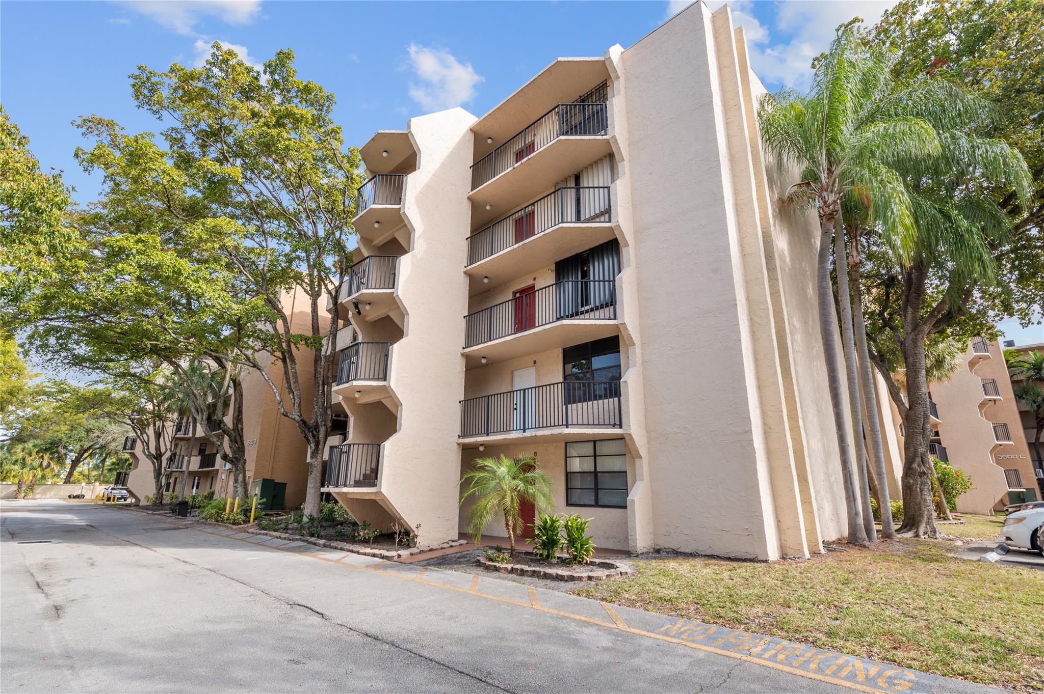 Lovely one bedroom unit located on the first floor of the gated community of Blue Lake Apartments. This unit features tile flooring, spacious bedroom, updated kitchen, washer and dryer in the unit, open patio space outside. Close to the beach, restaurants and shops. All ages welcome! Community amenities include: pool, clubhouse, tennis.