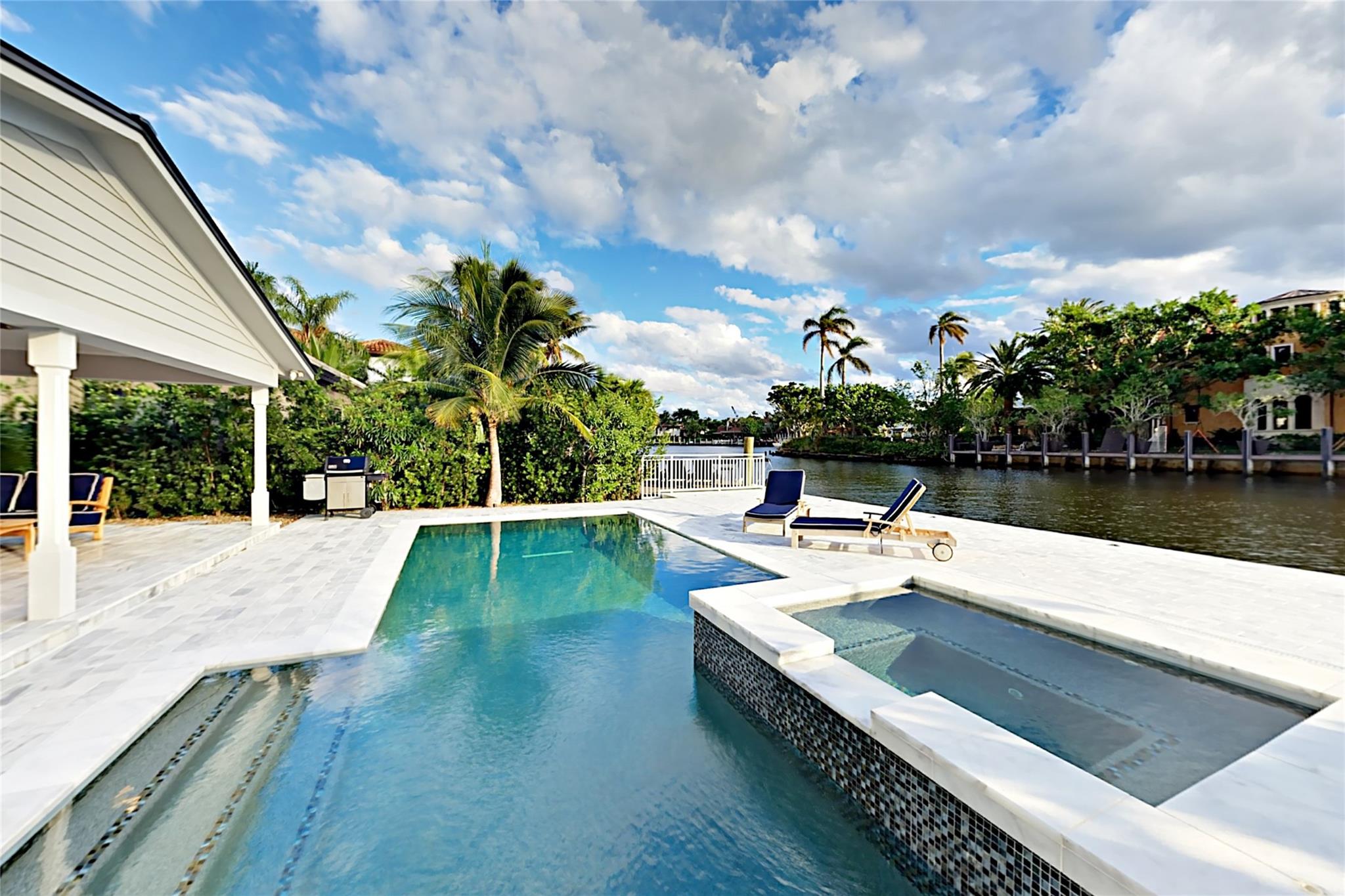 RIO VISTA ISLES - Residential