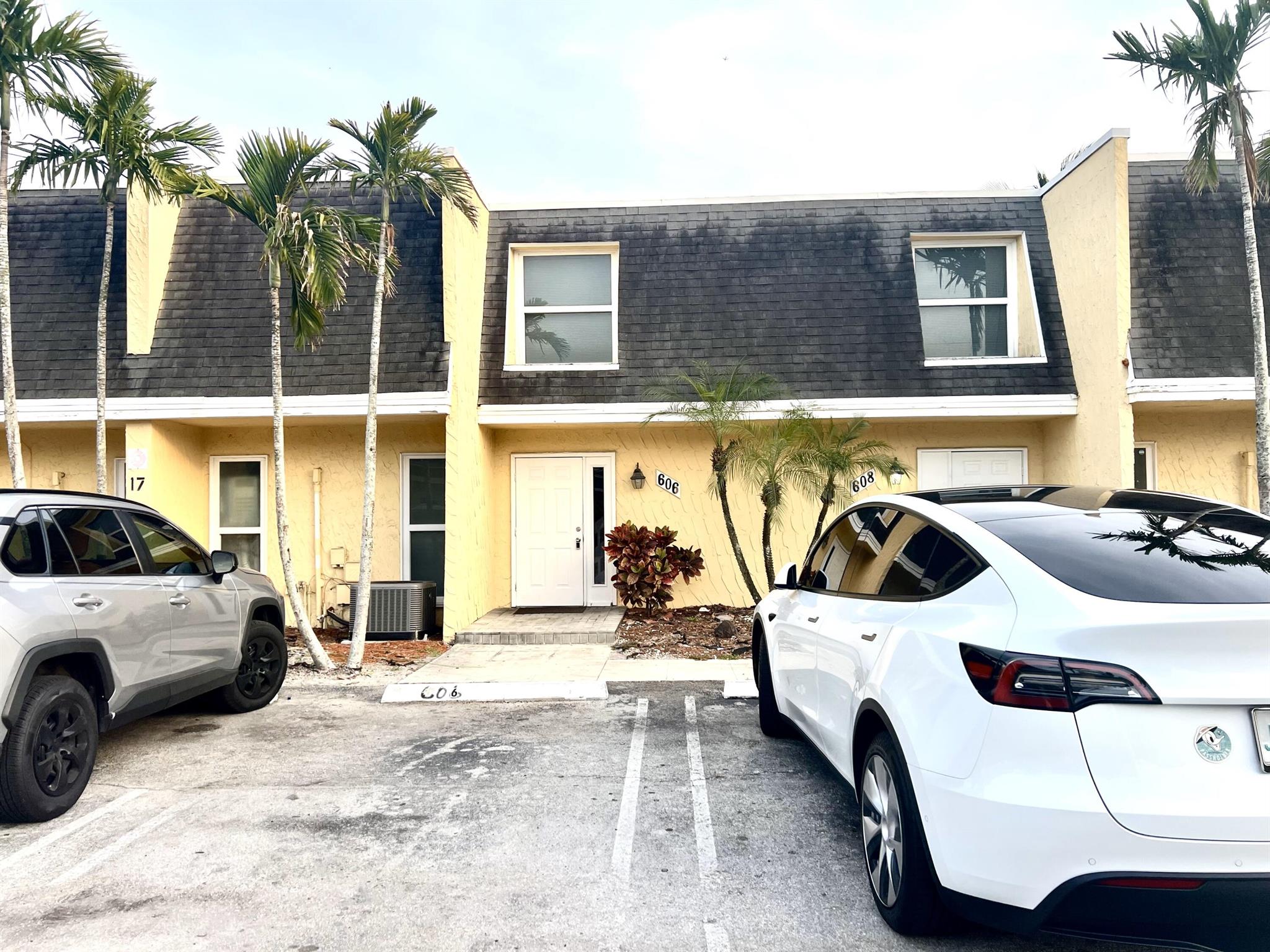 Discover Coastal Living in the heart of Boynton Beach, Fl. Perfectly situated just Minutes from the stunning Boynton Beach where you can enjoy sun-soaked days, water sports, or paceful morning walking by the ocean , close to restaurants, Boyton Harbor Marina, shopping and major highways, . Completed remodeled new Kitchen counter tops, New flooring, Freshly painted, and brand new appliances including a new powerfull Ac Unit. Easy to commute to I-95 This location is ideal for year round living, a vacation getaway, or smart investment. Dont miss this one, priced right!