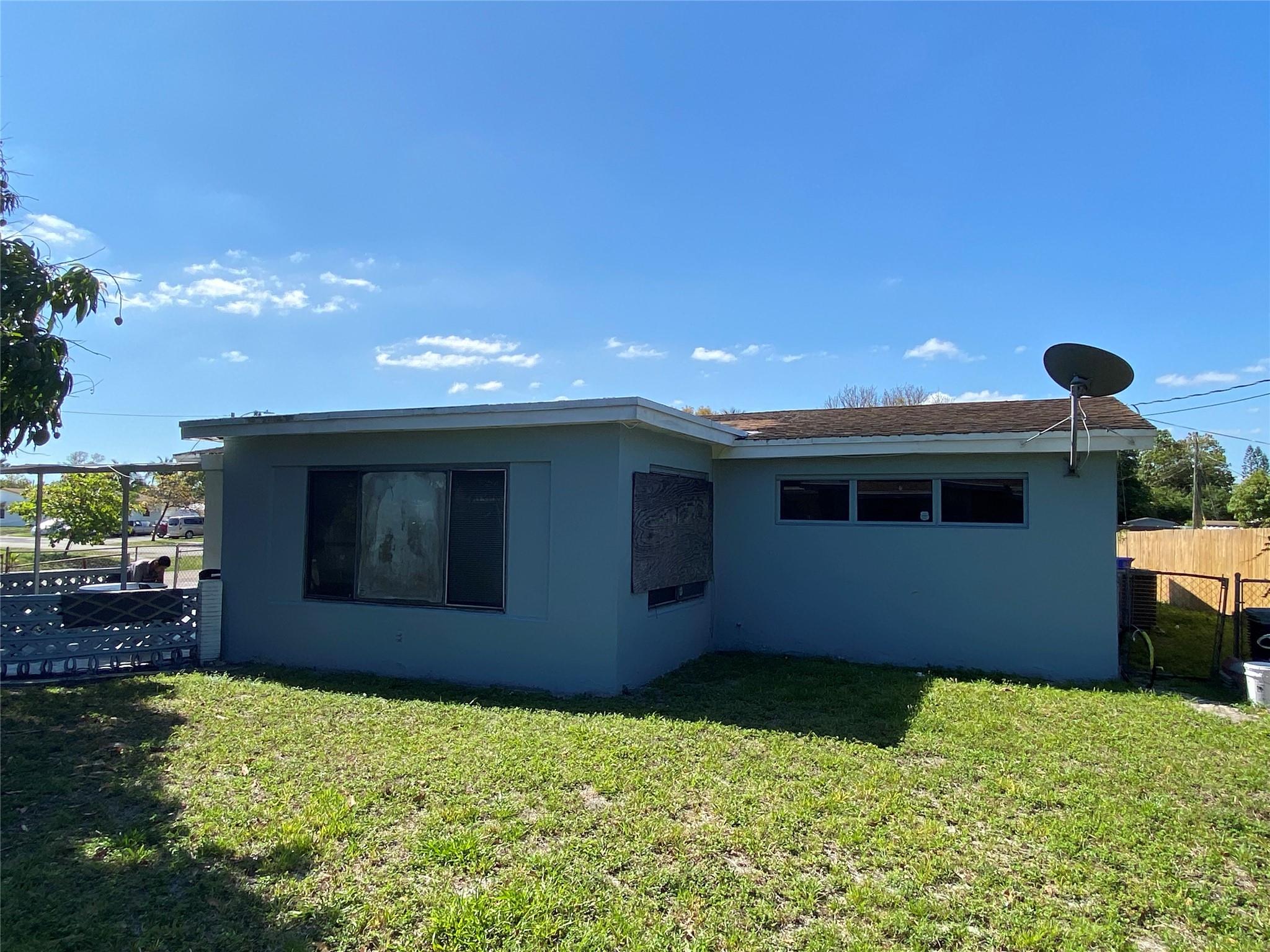2841 SW 6TH ST, Fort Lauderdale, FL, 33312/$340,000 4 2841 SW 6TH ST