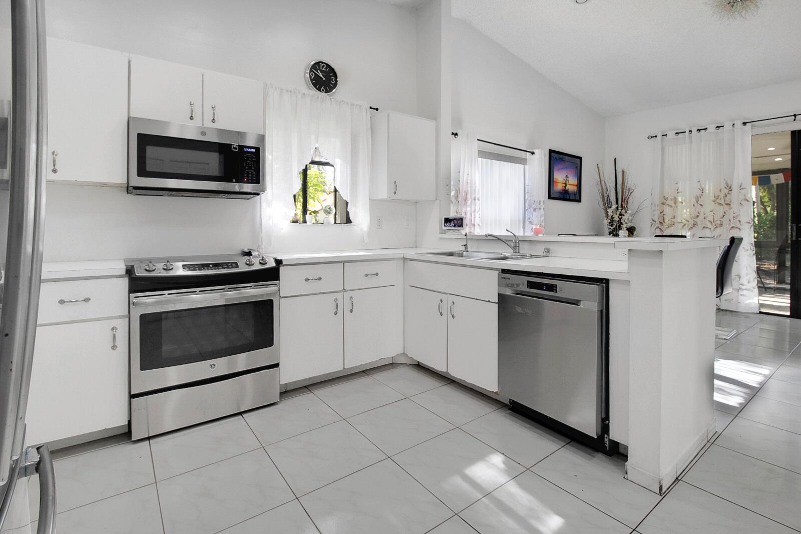 WINDWARD PALM BEACH - Residential