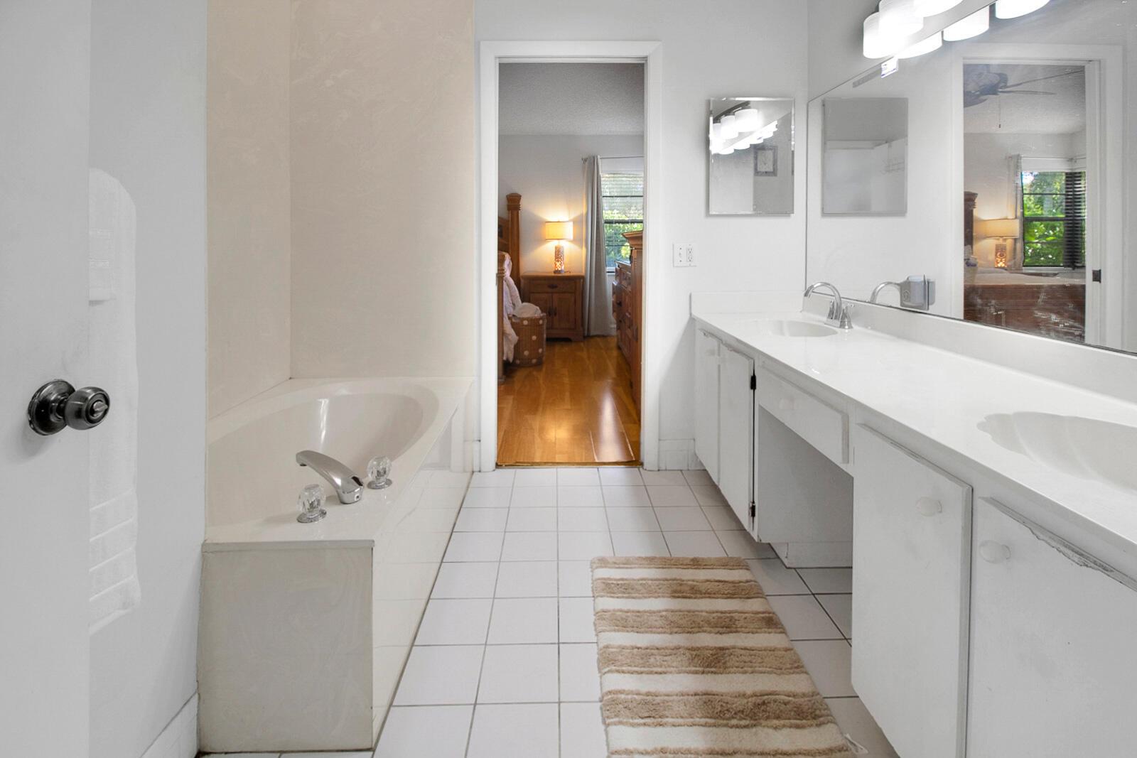 WINDWARD PALM BEACH - Residential