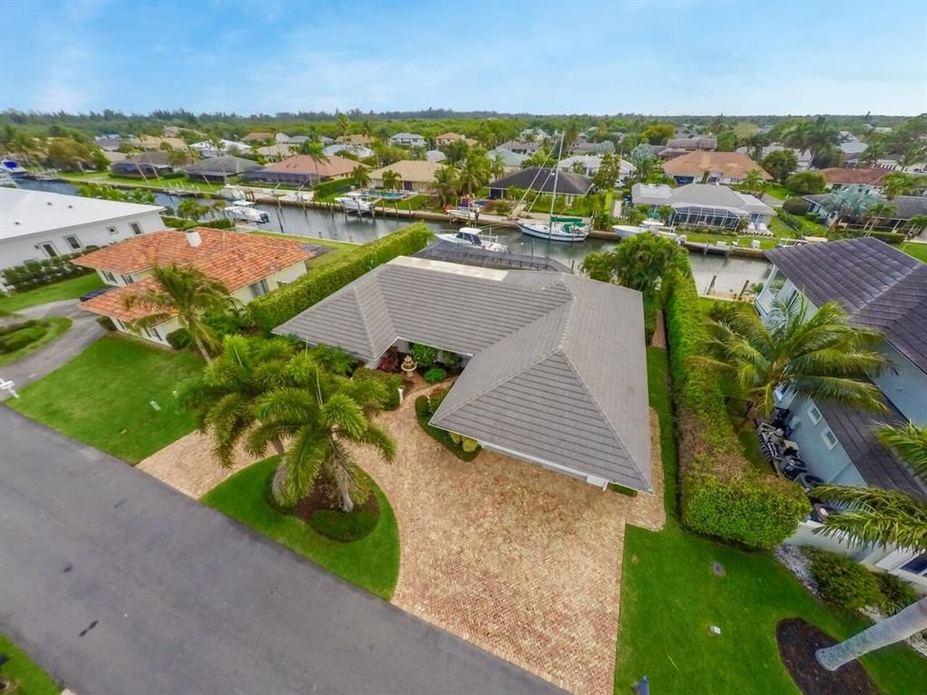 Photo of 8976 SE Harbor Island Way, Hobe Sound, FL 33455 (MLS # R10806389)