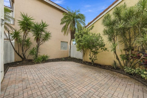 Tiny photo for 1115 PAPAYA Street, Hollywood, FL 33019 (MLS # B26080692)
