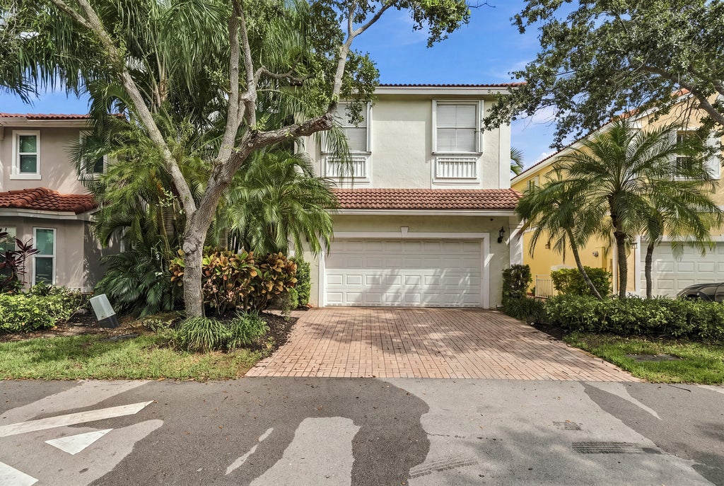 Photo of 1115 PAPAYA Street, Hollywood, FL 33019 (MLS # B26080692)