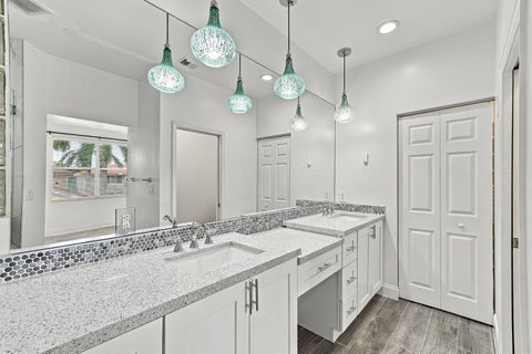 Tiny photo for 1115 PAPAYA Street, Hollywood, FL 33019 (MLS # B26080692)