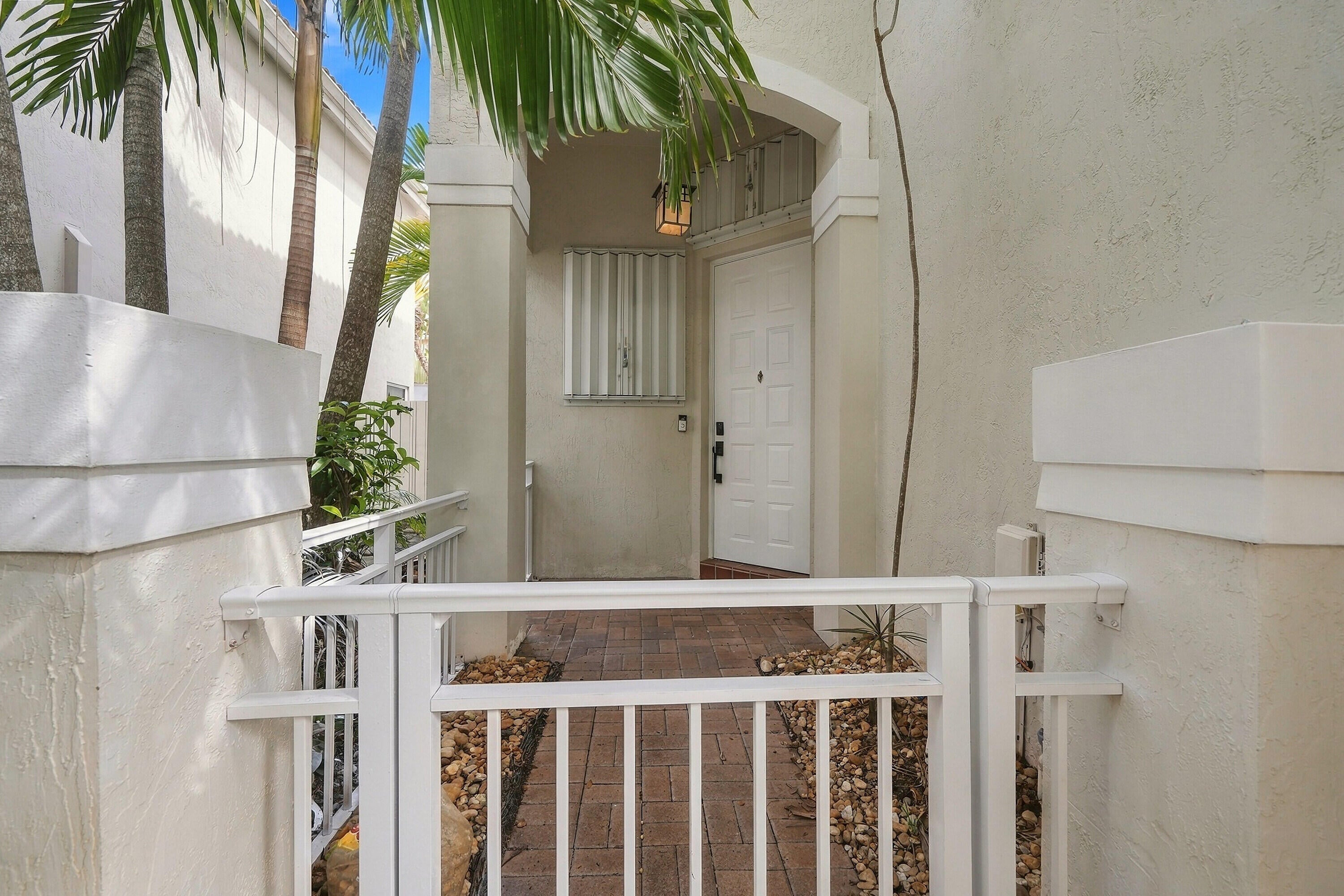 1115 PAPAYA Street