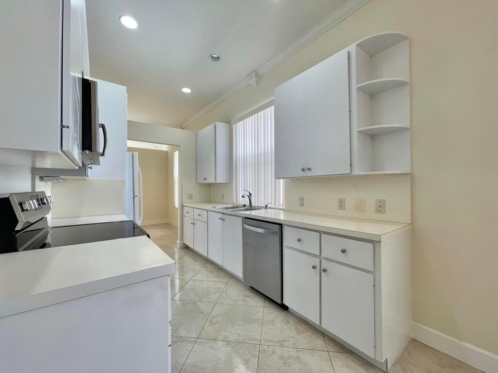 Hamptons At Maplewood - Residential Lease