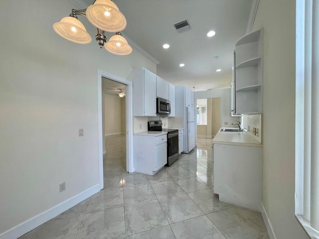 Hamptons At Maplewood - Residential Lease