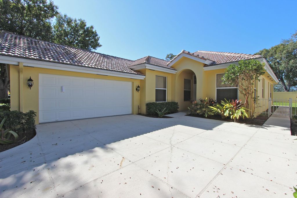 Photo of 252 Sussex Circle, Jupiter, FL 33458 (MLS # R11150417)