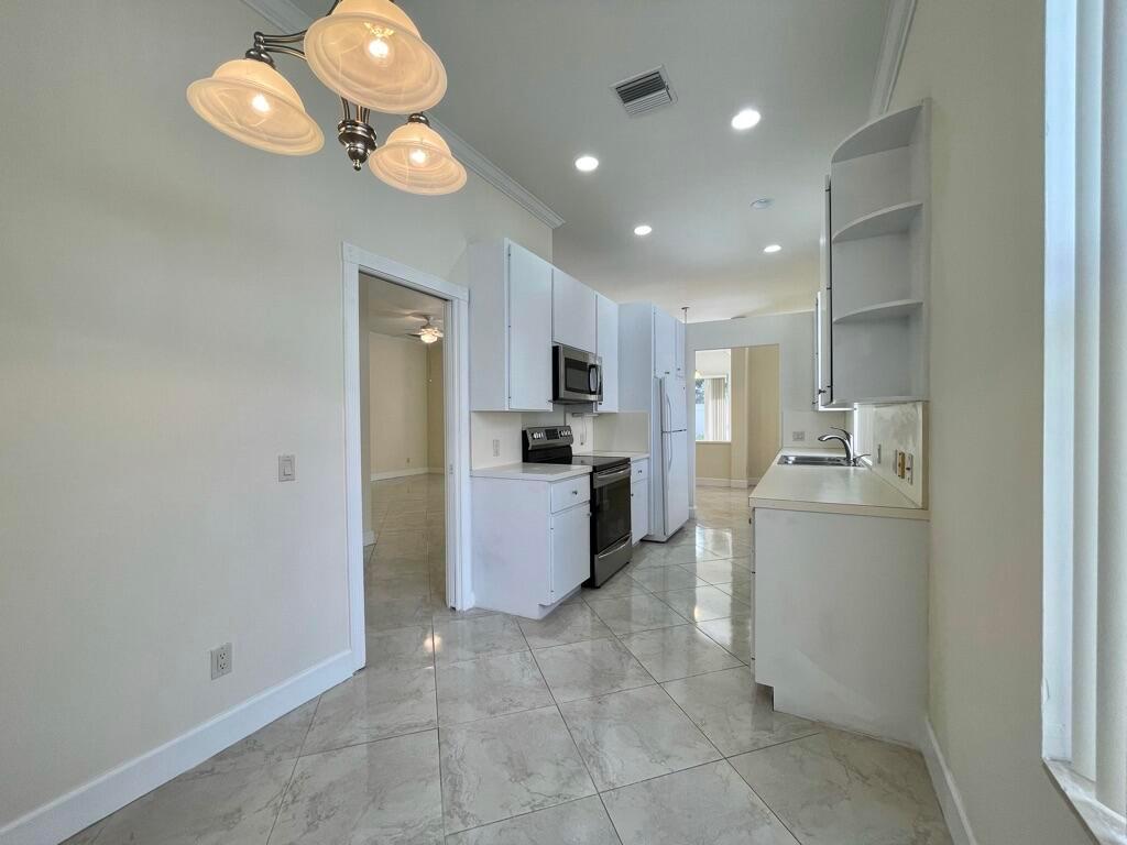 Hamptons At Maplewood - Residential Lease