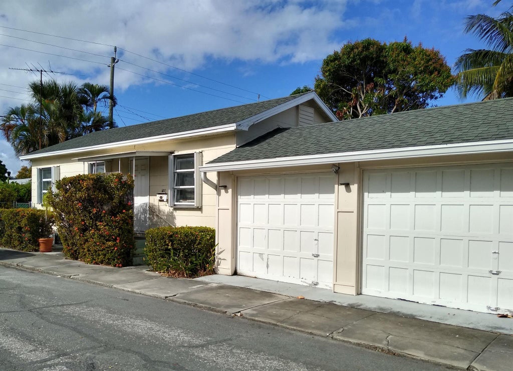 Photo of 401 N L Street St, Lake Worth Beach, FL 33460 (MLS # R10768117)
