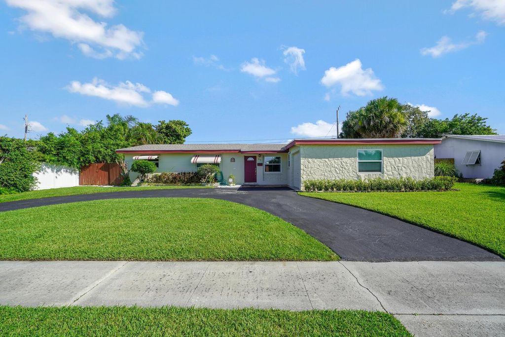 Photo of 416 Lighthouse Drive, North Palm Beach, FL 33408 (MLS # R11008163)