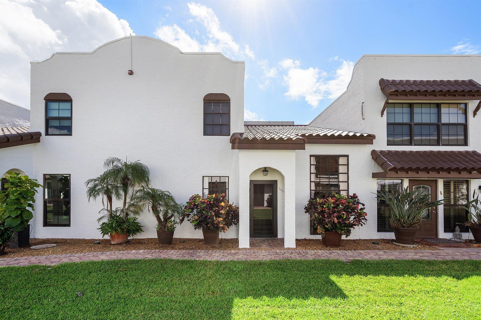 JARDIN DEL MAR COND - Residential