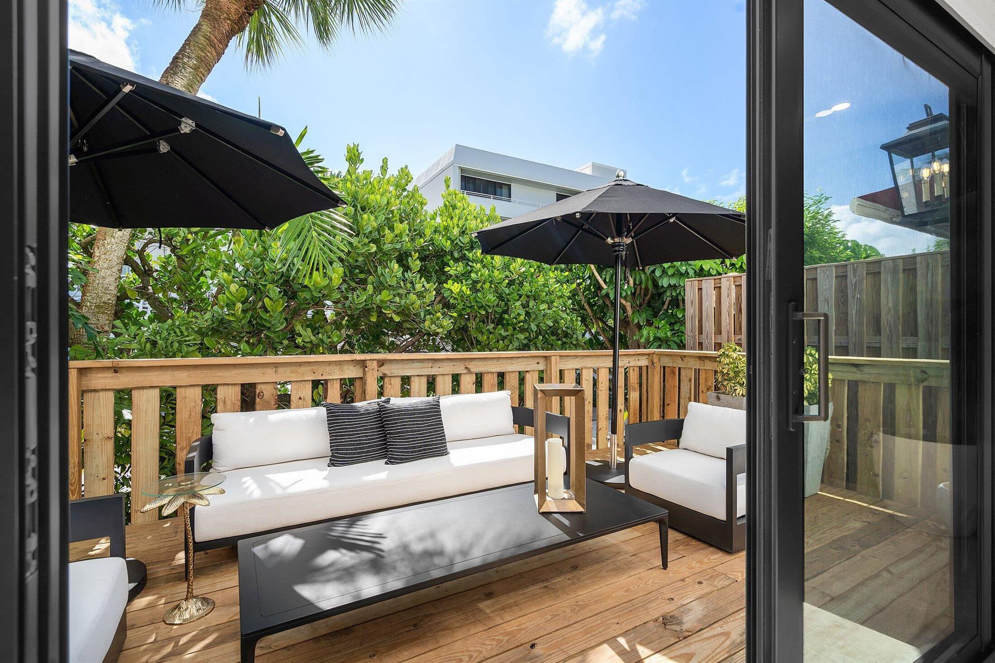 JARDIN DEL MAR COND - Residential