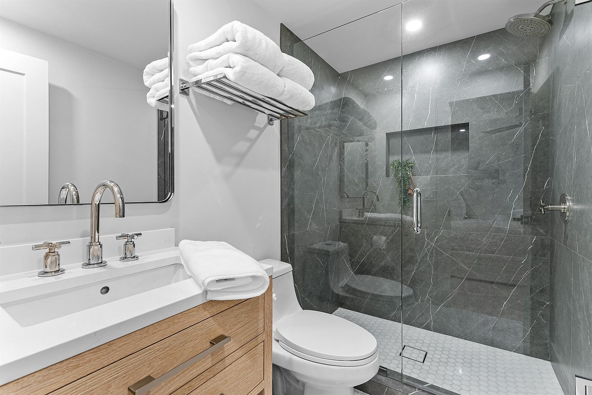 JARDIN DEL MAR COND - Residential