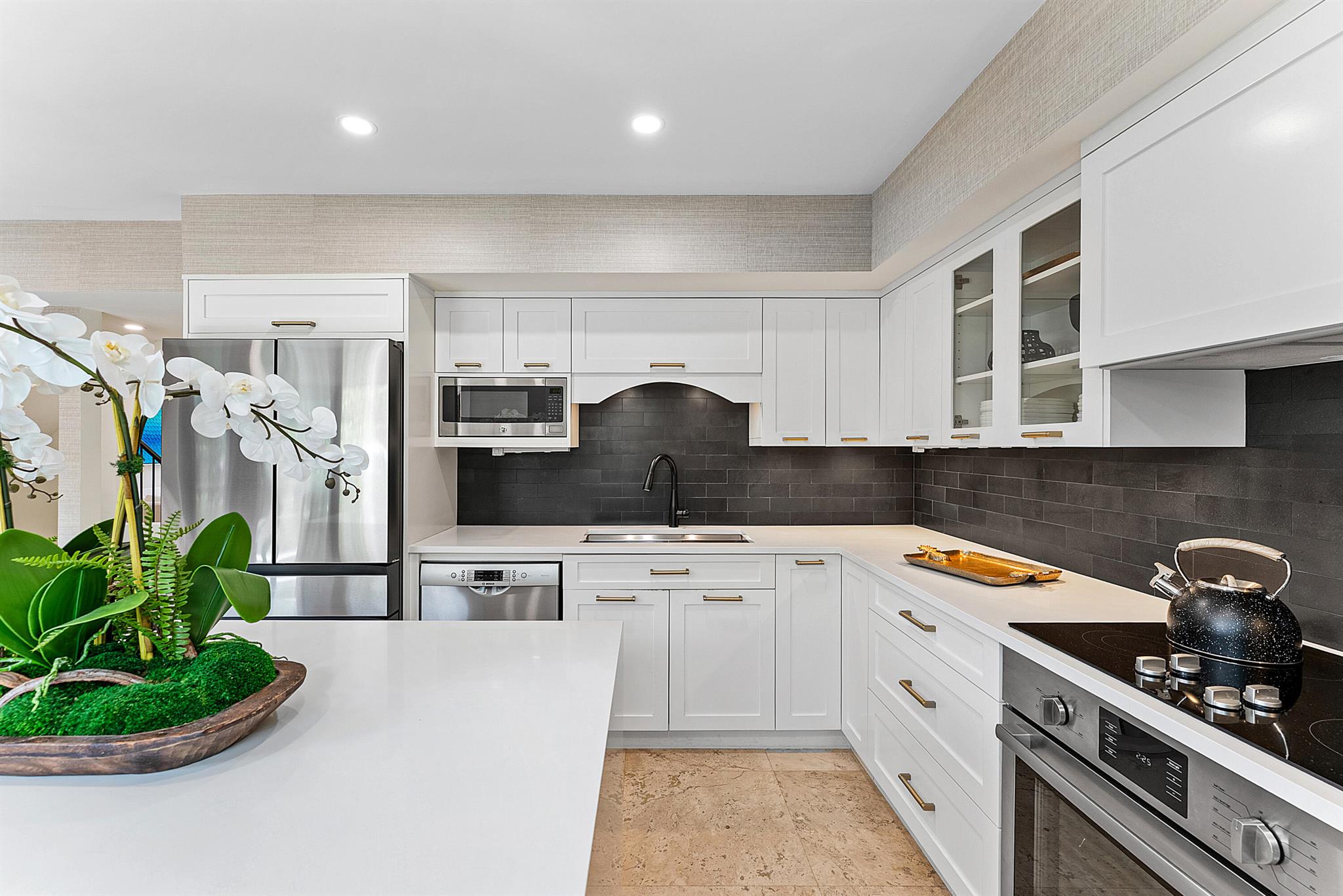 JARDIN DEL MAR COND - Residential