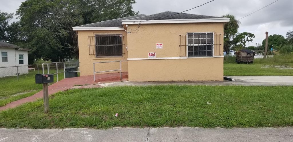 Photo of 1607 Avenue D, Fort Pierce, FL 34950 (MLS # R11018013)