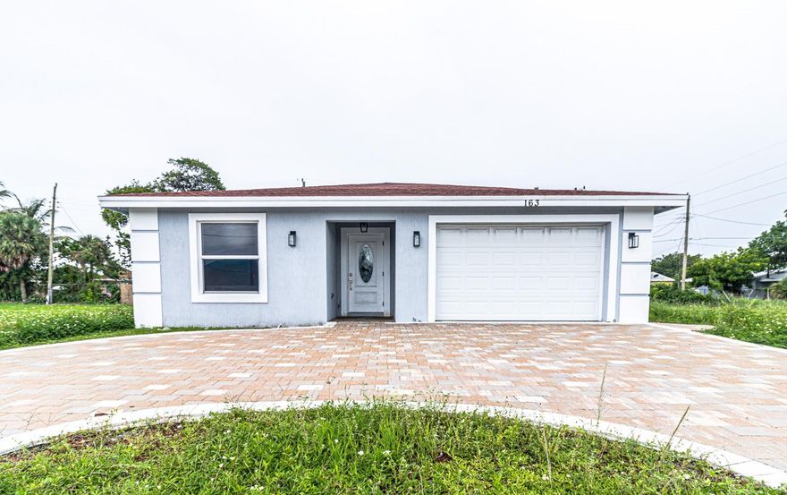 Brand new house built in a great location, very close to beaches, parks, Peanut Island, the port of Palm Beach, many stores and restaurants in the area. Only first month and security to move in.