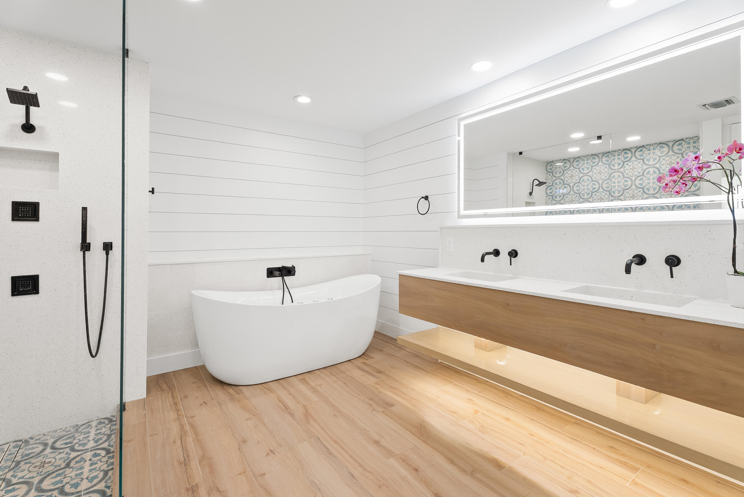 RIVER - Residential