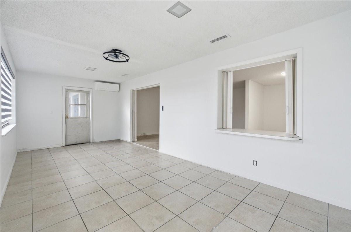 CORAL SPRINGS LAKES - Residential Lease