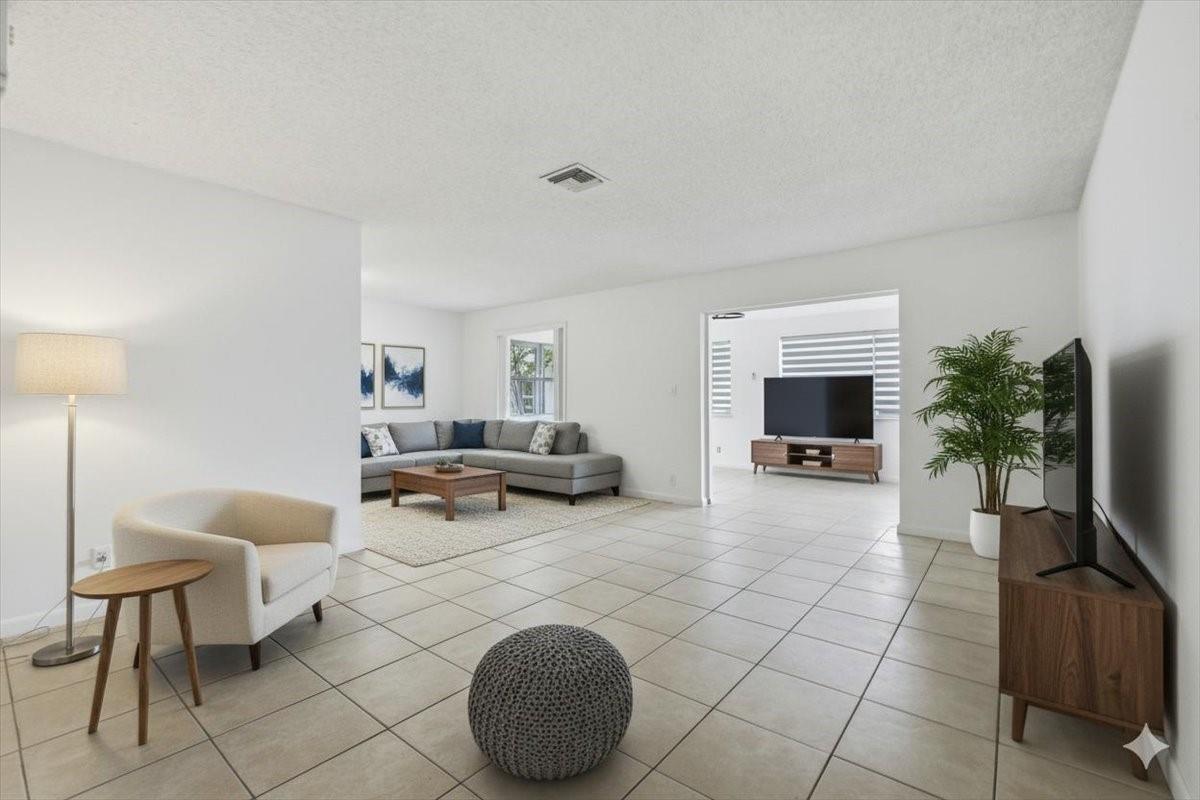 CORAL SPRINGS LAKES - Residential Lease
