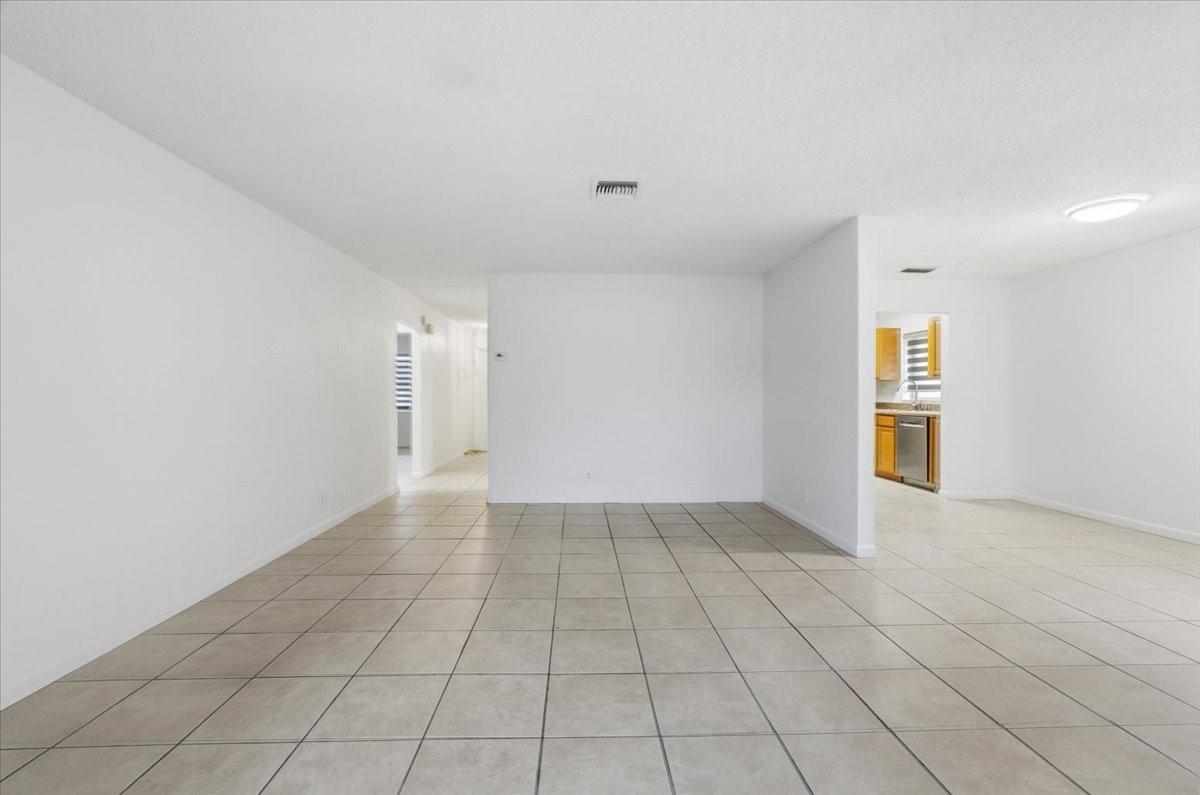 CORAL SPRINGS LAKES - Residential Lease