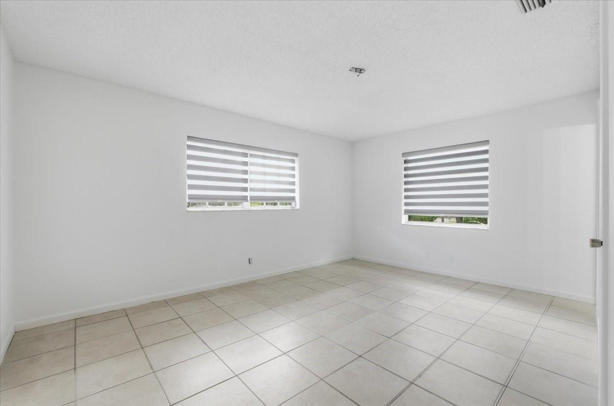 CORAL SPRINGS LAKES - Residential Lease