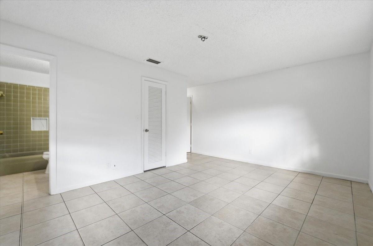 CORAL SPRINGS LAKES - Residential Lease