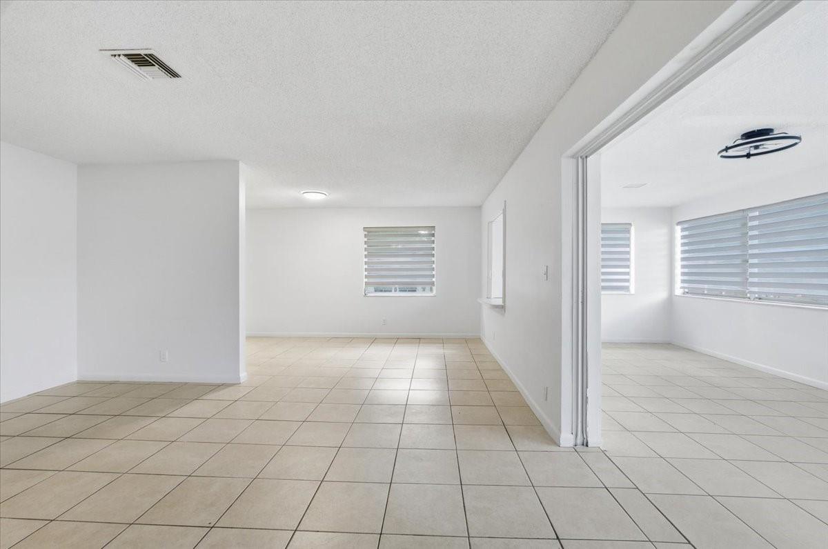 CORAL SPRINGS LAKES - Residential Lease