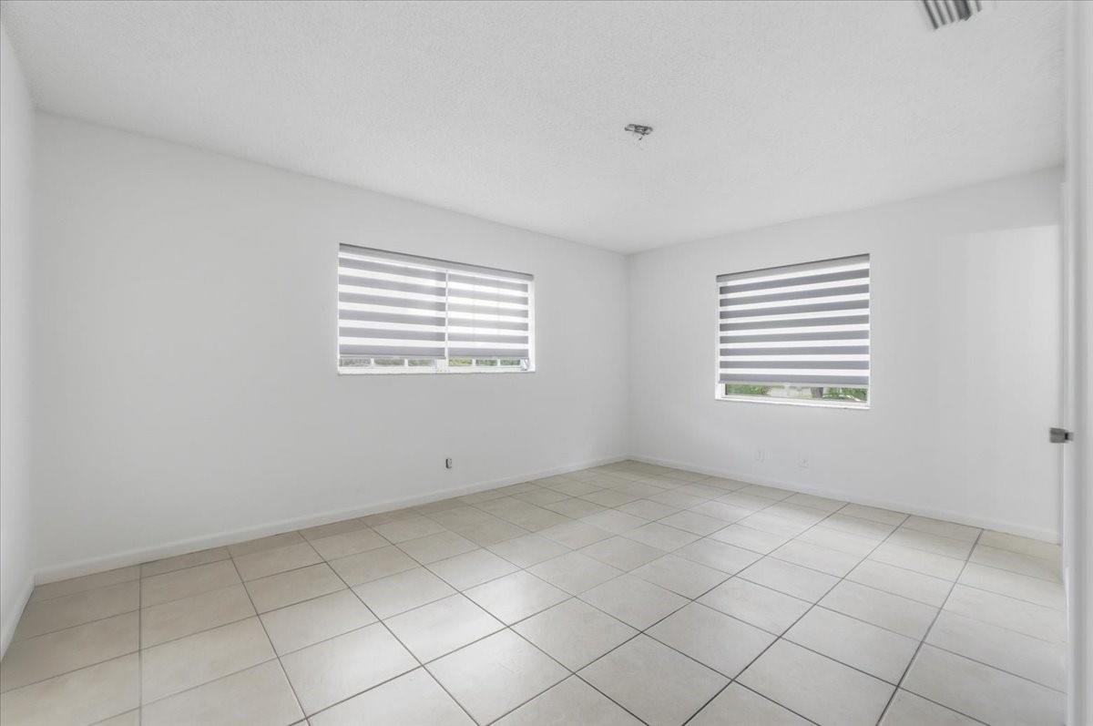 CORAL SPRINGS LAKES - Residential Lease