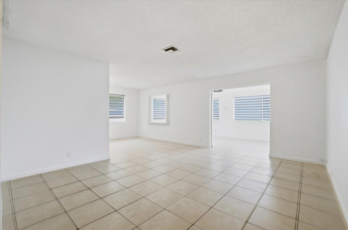 CORAL SPRINGS LAKES - Residential Lease