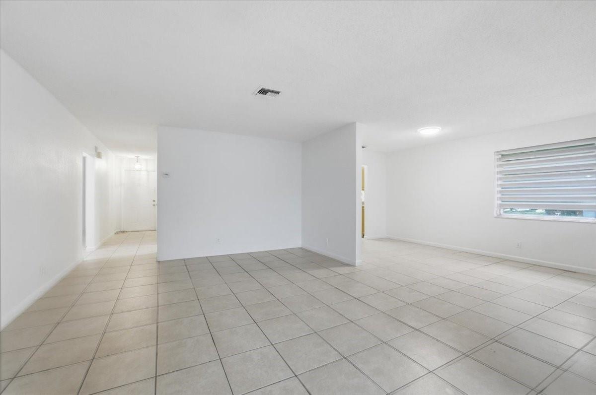 CORAL SPRINGS LAKES - Residential Lease