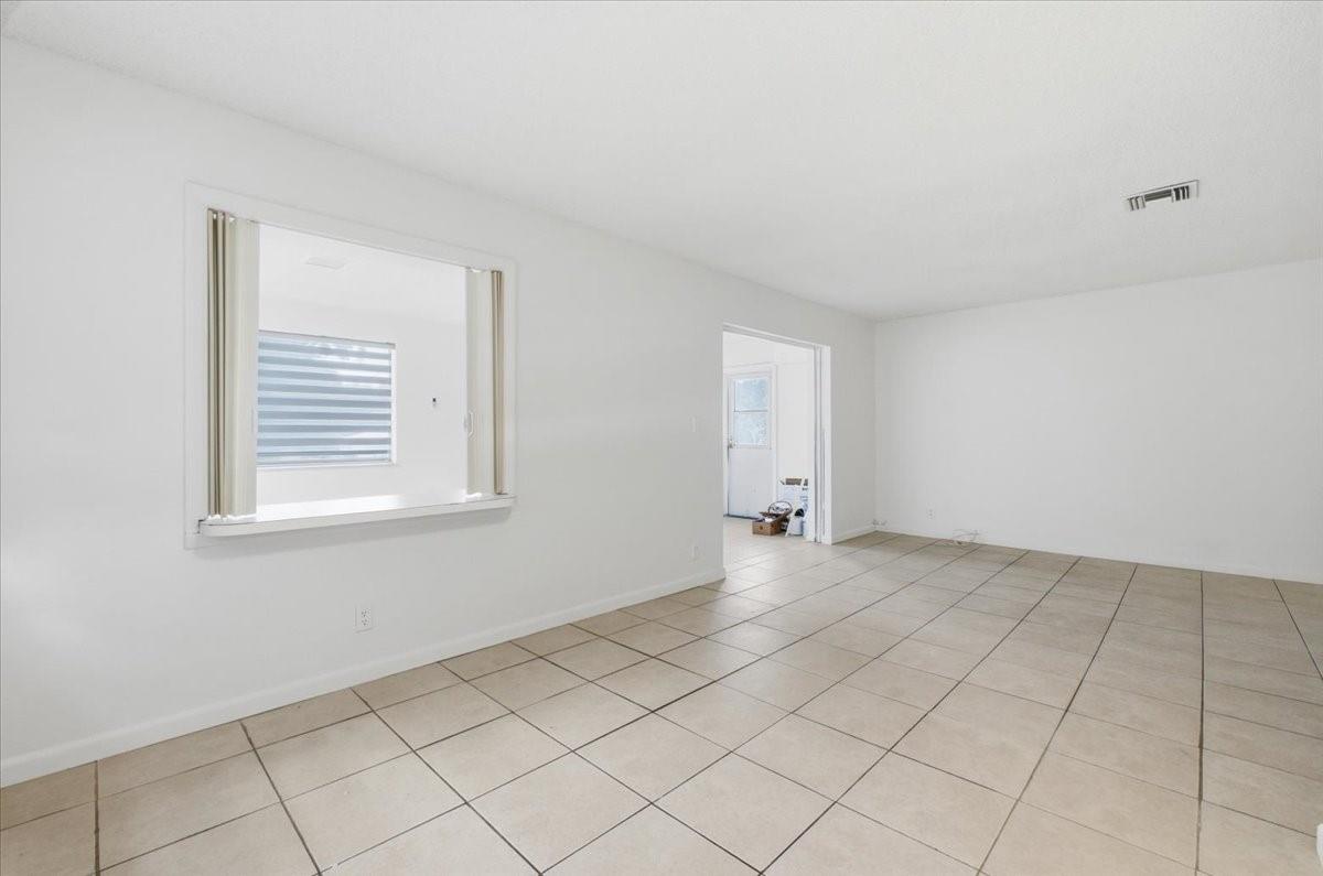 CORAL SPRINGS LAKES - Residential Lease