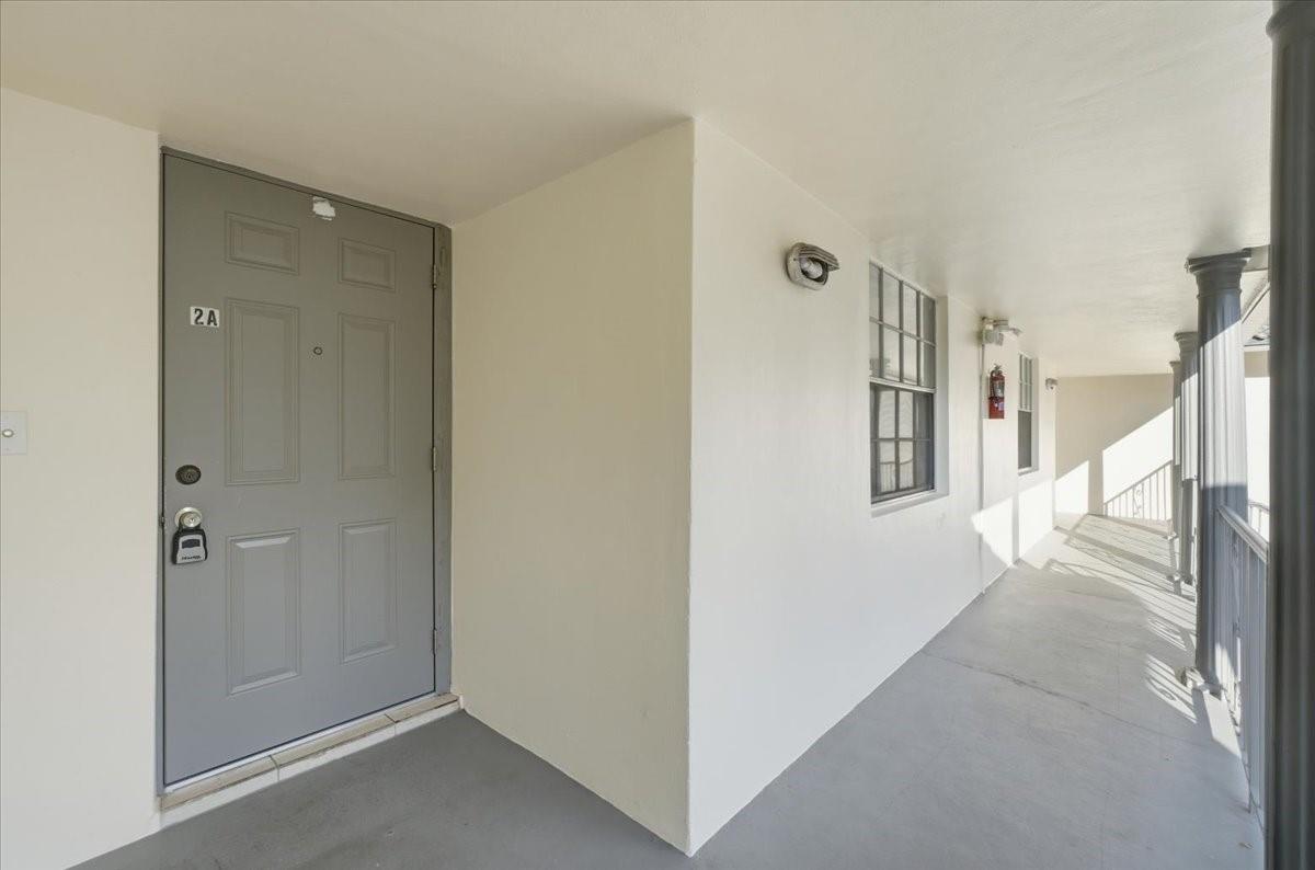 CORAL SPRINGS LAKES - Residential Lease