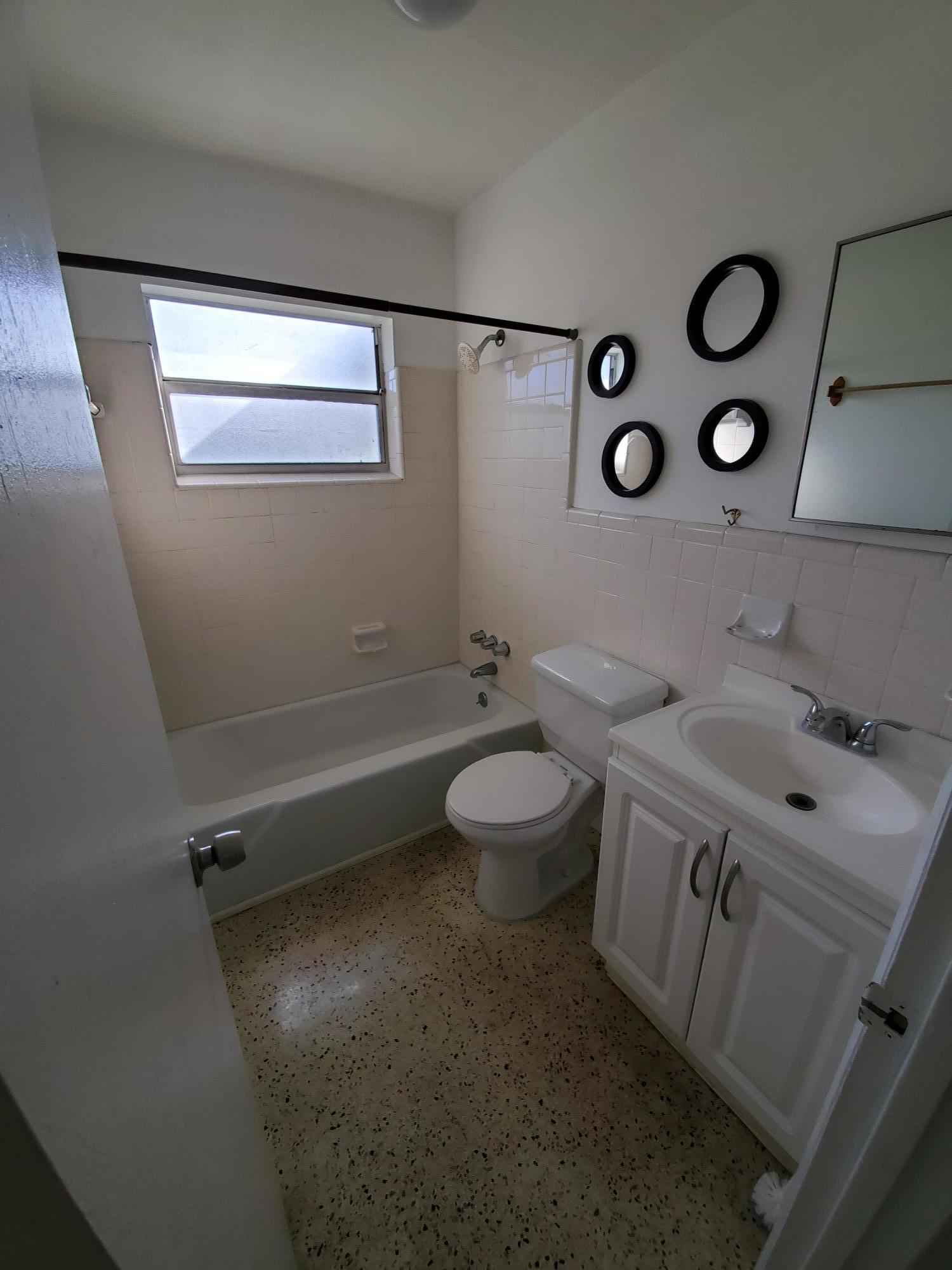SAN LUCIE PLAZA SUBDIVISION UNIT 1 - Residential Lease