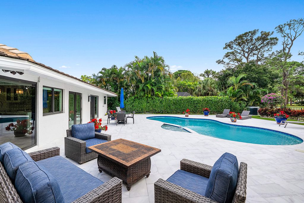 Photo of 624 Lakewoode Circle W, Delray Beach, FL 33445 (MLS # R11148441)