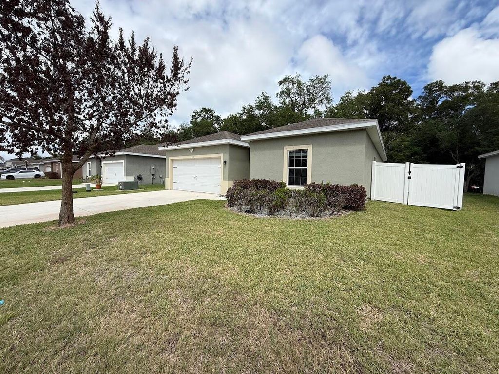 Photo of 5234 Oakland Lake Circle, Fort Pierce, FL 34951 (MLS # B26012457)