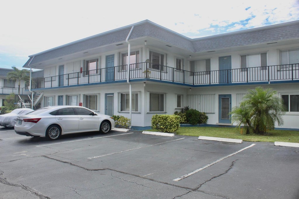 Photo of 2440 Lake Osborne Drive, Lake Worth Beach, FL 33461 (MLS # B26082338)