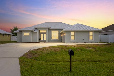 Property photo of 404 Sw South Quick Circle, Port St Lucie, FL 34953