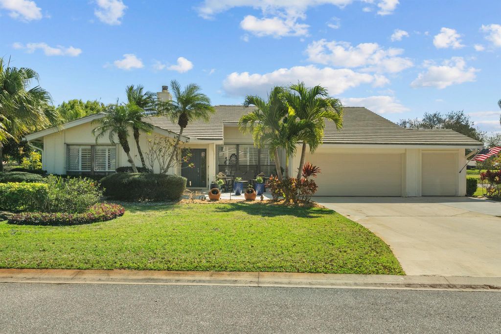 Photo of 2077 SW Heronwood Road, Palm City, FL 34990 (MLS # R10962024)