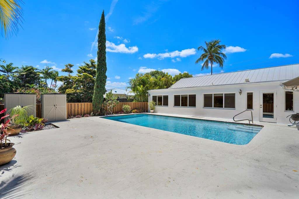 Photo of 60 Yacht Club Place, Tequesta, FL 33469 (MLS # R10979949)