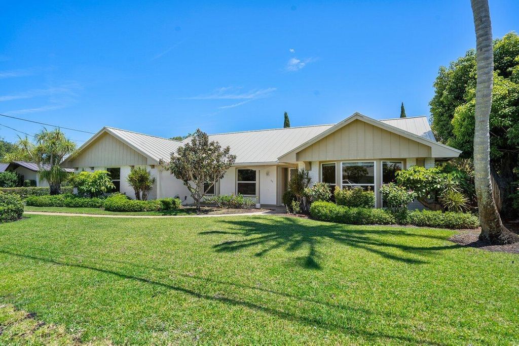 Photo of 60 Yacht Club Place, Tequesta, FL 33469 (MLS # R10979949)