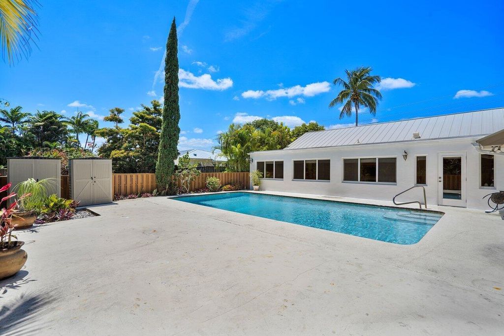 Photo of 60 Yacht Club Place, Tequesta, FL 33469 (MLS # R10979949)