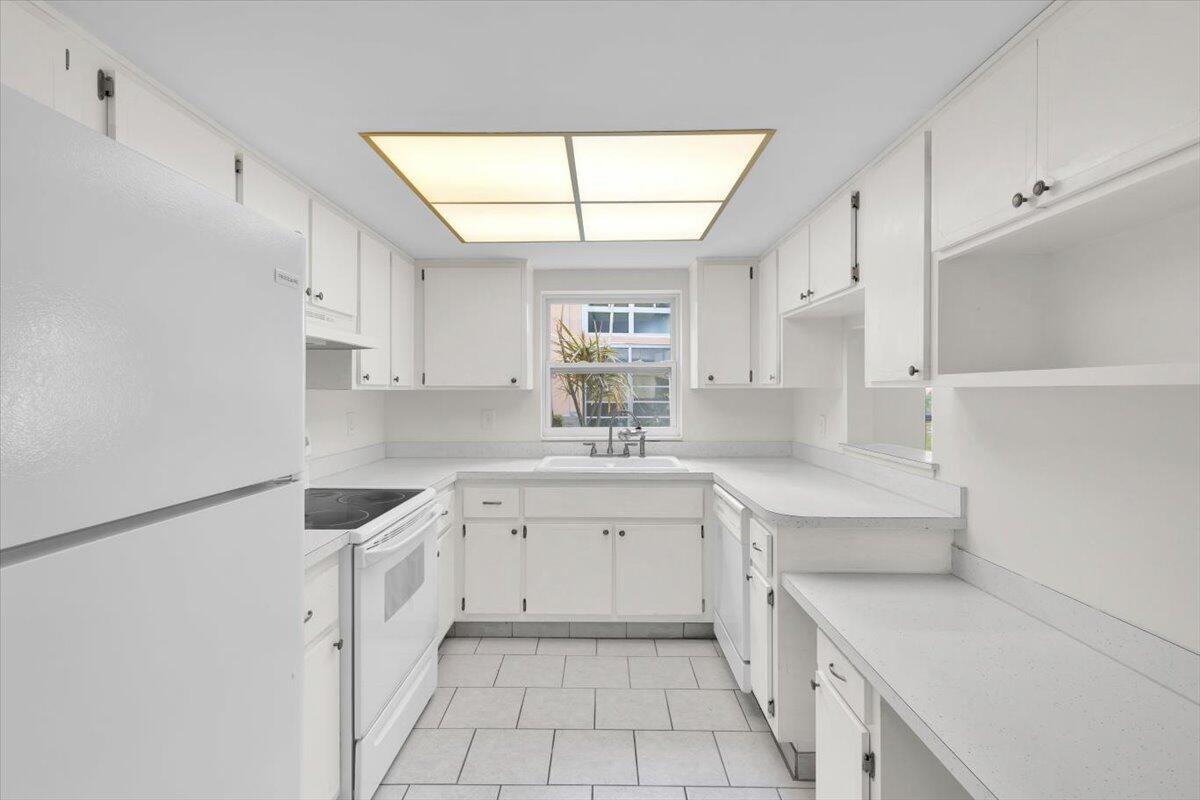 KINGSWOOD CONDO - Residential