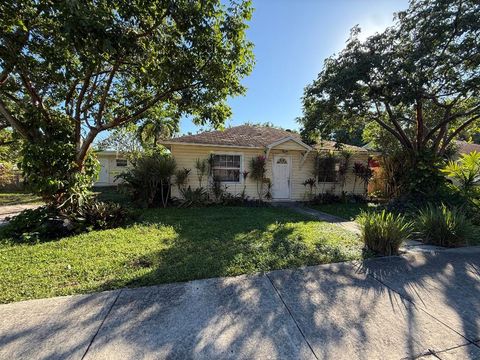 716 S Pine Street Lake Worth Beach FL 33460