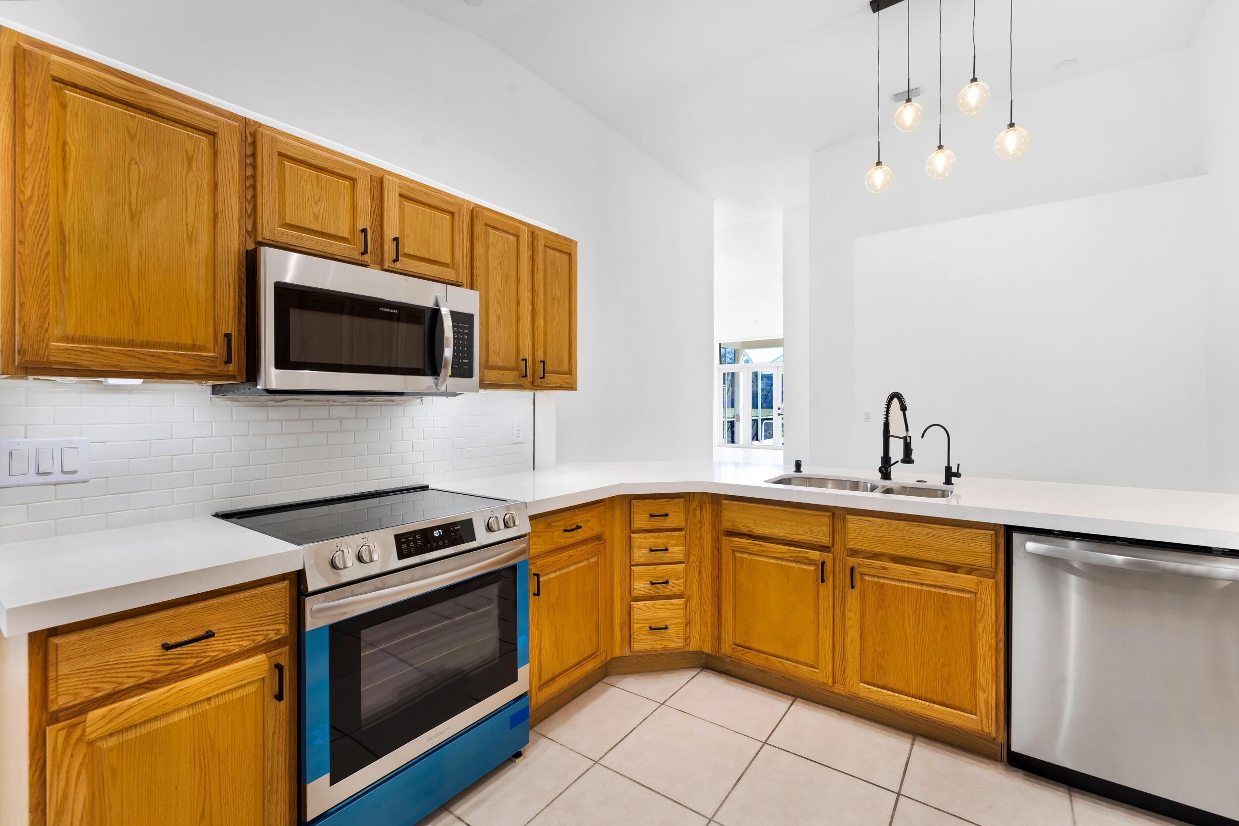 PALM AIRE OAKS COURSE ESTATES - Residential Lease
