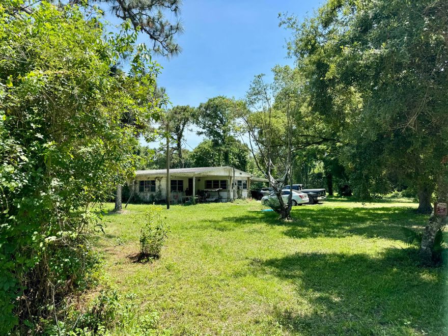 SECLUDED Homesite 2.6 Ac - ONLY 3 miles from town! Beauty Abounds!  Located on a dead-end street with majestic oaks sprinkled throughout the 2.6 acre parcel. There are two older Mobile homes on the property which would need TLC or perhaps remove and build your dream home.  You will feel like you are living in a beautiful park. TRANQUIL LOCATION!
Dimensions are approximate, must measure for exact