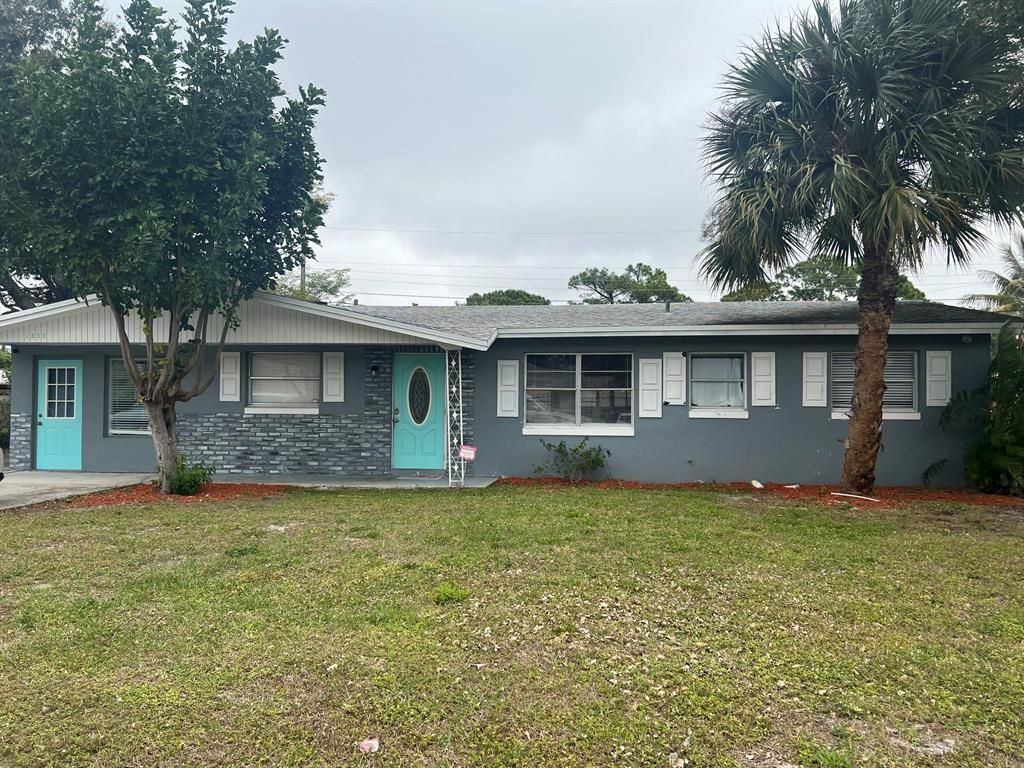 Photo of 1633 SE Arapaho Avenue, Stuart, FL 34994 (MLS # R10774605)
